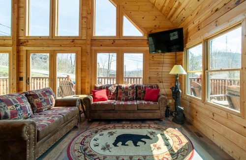 Gatlinburg Casa | Mystic Mountain Cabin View Grill Fire Pit