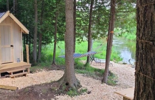 Chatsworth Cabina | Mystic River Retreat Waterfront Glamping