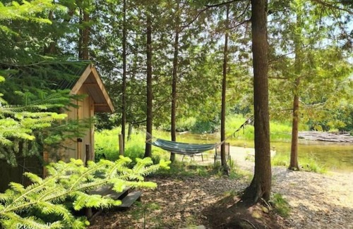 Chatsworth Cabina | Mystic River Retreat Waterfront Glamping