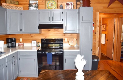 Townsend Cabina | “Mystical Moose” Log Cabin