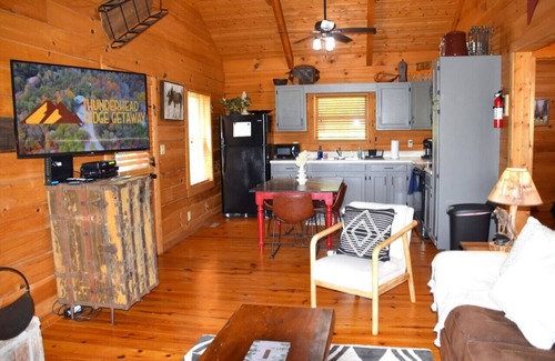 Townsend Cabina | “Mystical Moose” Log Cabin