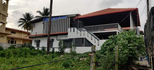 Kushalnagar Apartamento | MysticGreens Guest House!