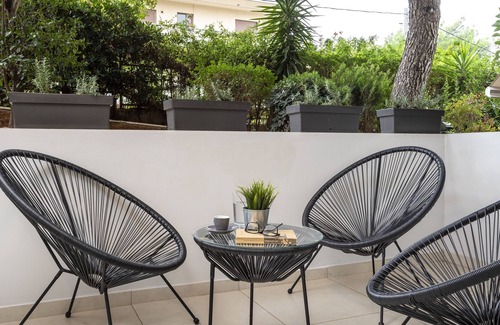 Vouliagmeni Apartamento | Mystique One Bedroom Apartment by BluPine