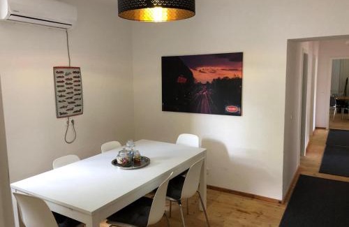 Adenau Casa | Nürburgring Ferienhaus m. Parkplatz - Klima - Garten und viel Platz