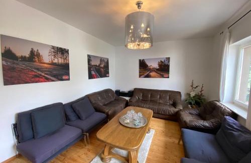 Adenau Casa | Nürburgring Ferienhaus m. Parkplatz - Klima - Garten und viel Platz