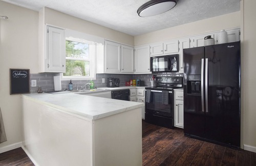 Jackson Casa | N. Jackson Home Sleeps 8 Near Union Univ. & I-40