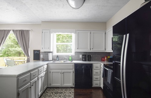 Jackson Casa | N. Jackson Home Sleeps 8 Near Union Univ. & I-40