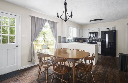 Jackson Casa | N. Jackson Home Sleeps 8 Near Union Univ. & I-40
