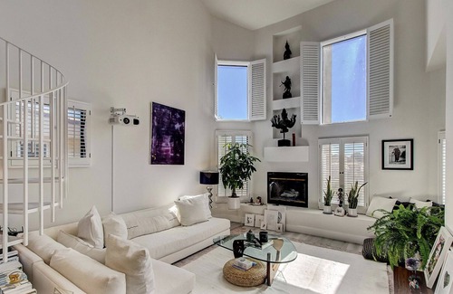 Pacific Palisades Condominio | "Your Ideal Coastal Retreat! Walking Distance to Everything You Need!