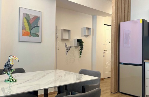 Petralona Apartamento | N27 Purple Rainbow