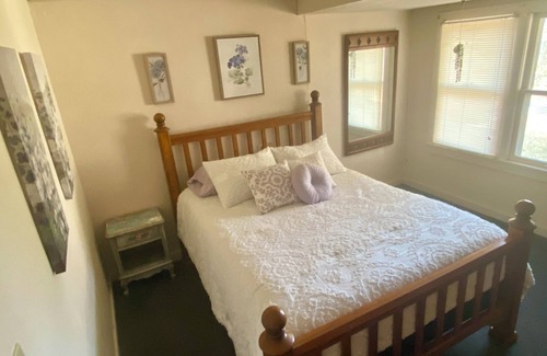 Poteau Otro | Grandma’s Farmhouse, Charming 3-Bdrm nestled in Poteau’s beautiful countryside
