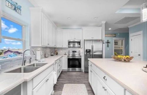 Crystal Beach Casa | 4B3B Sleeps 12, Hot Tub, Golf Cart, Ocean View, Elevator, Huge Covered Deck,