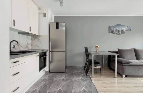 Gdynia Apartamento | Nadmorskie Tarasy 15 | Gdynia | White and Grey Apartment | Parking | Desk | Balc