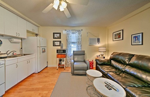 Nags Head Apartamento | ¡NUEVO! Nags Head Apt w / Patio- .5 millas a pie de playa!