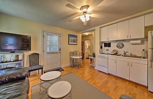 Nags Head Apartamento | ¡NUEVO! Nags Head Apt w / Patio- .5 millas a pie de playa!