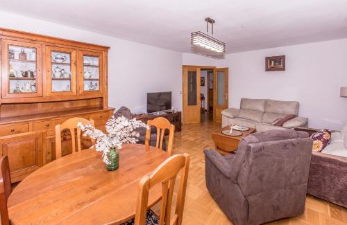 Ezcaray Apartamento | Nahia Ezcaray - Apartamento Familiar para 6 personas con piscina y parking en Ezcaray