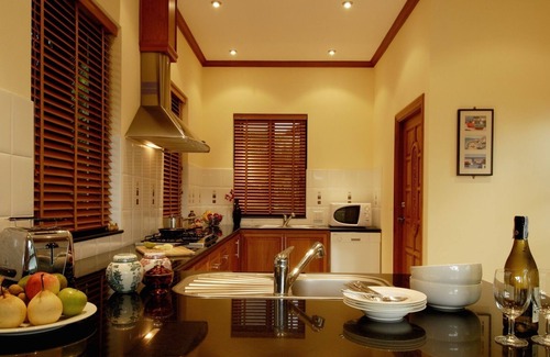 Rawai Villa | Amplia villa (6 camas) con piscina en Nai Harn, aloja 14 pers. (25 con villa 2)
