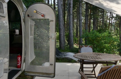 Manses Cabina | NAÏA American caravan from 1949 in the middle of nature