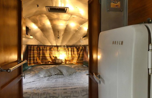 Manses Cabina | NAÏA American caravan from 1949 in the middle of nature