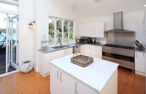 Waiheke Island Villa | Nameless Bay Lodge - Stay Waiheke