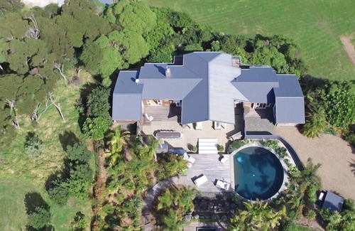 Waiheke Island Villa | Nameless Bay Lodge - Stay Waiheke