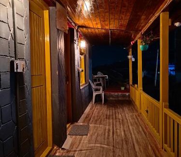 Old Manali Casa | Namha Stay by Negi Wooden House