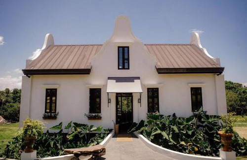 Buck Estate Casa | Nami Carolina, Your Weekend Home near Tagaytay