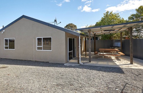 South Bay Casa | NAN'S BACH - KAIK?URA HOLIDAY HOME, family friendly in Kaikoura