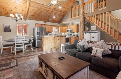 Peter Pan Cabina | Nana Bear Manor - Hot Tub, Fireplace, Deck, Barbecue