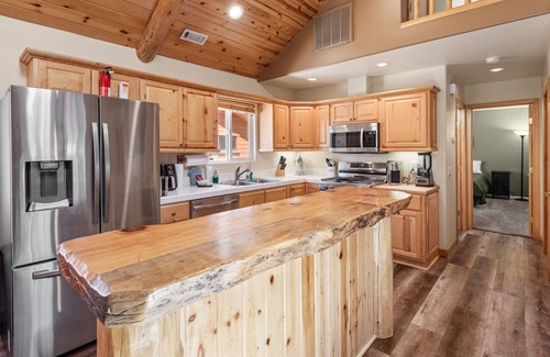 Peter Pan Cabina | Nana Bear Manor - Hot Tub, Fireplace, Deck, Barbecue