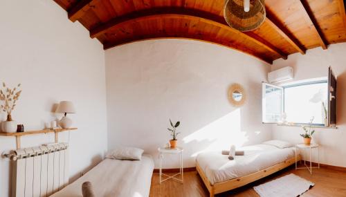 Mafra Cabina | NaNa House Ericeira - Yoga & Surf