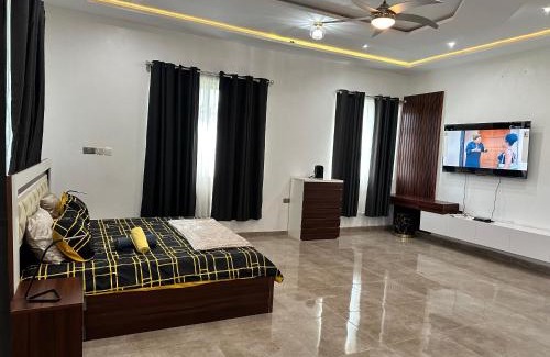 Kumasi Villa | Nanani Luxury Villa - 4 Bedrooms