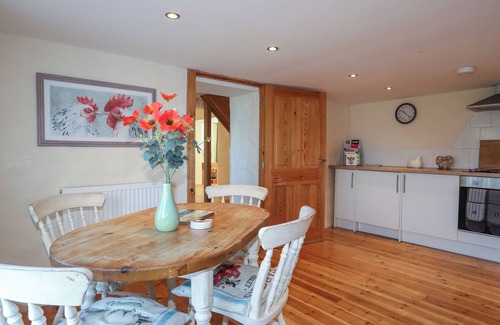 Cylch-Y-Garn Cabaña | NANT Y GOF, pet friendly, character holiday cottage in Cemaes Bay