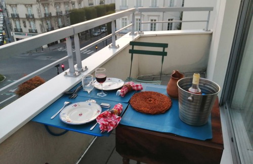 Quai de la Fosse Apartamento | Nantes on foot! Downtown! Sunny 2-room apartment with terrace.