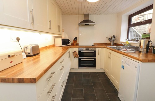 Beddgelert Cabaña | NANTMEL, pet friendly, country holiday cottage in Beddgelert