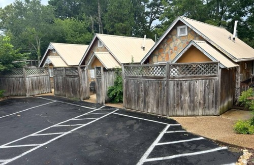 Eureka Springs Cabaña | Napa Rock Cottage/ #7 Oak Crest