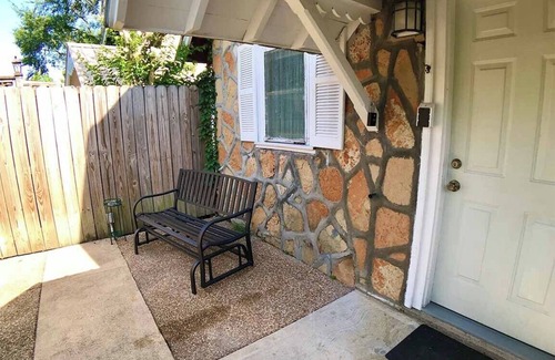 Eureka Springs Cabaña | Napa Rock Cottage/ #7 Oak Crest