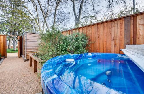 Napa Apartamento | Napa Studio with Shared Hot Tub Close to Wineries!