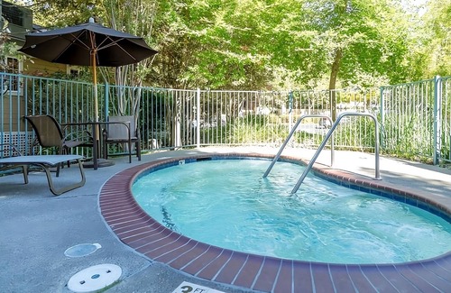 Napa Apartamento | Napa Valley Retreat! Outdoor Swimming Pool, Free Parking!