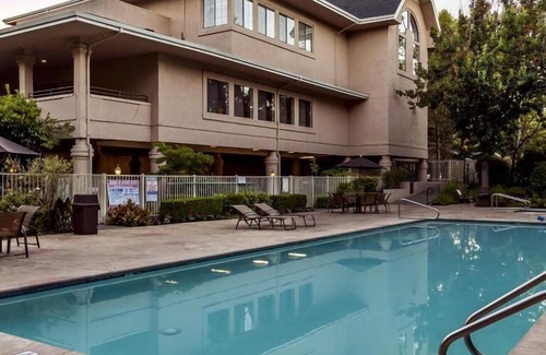 Napa Apartamento | Napa Valley Retreat! Outdoor Swimming Pool, Free Parking!