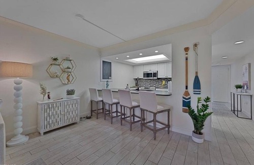 Palm River Estates Condominio | Naples Paradise Condo – Resort Pool + Prime Location