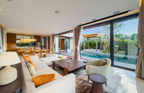 Umalas Casa | Narawangsa Villa 4br Amazing Sunset Rooftop