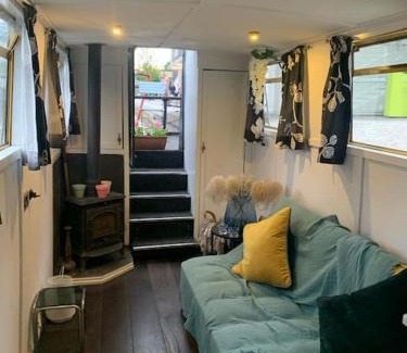 St. Pancras and Somers Town Alquiler De Eote | Narrow Boat moored in London