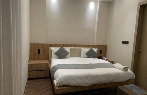 Bareilly Hotel | Narrow Gauge Hotel