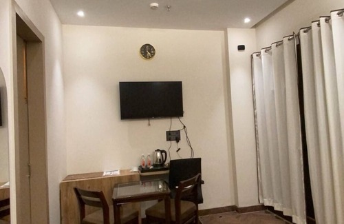 Bareilly Hotel | Narrow Gauge Hotel