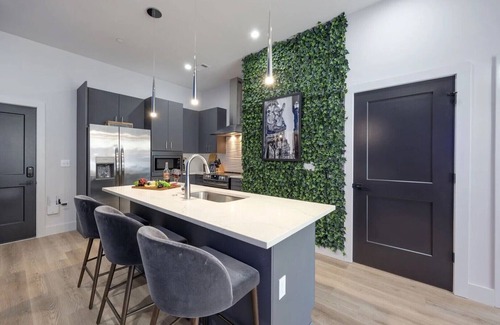 West End Casa | Nash Landing by AvantStay | Heart of Midtown + Nashville | Patio