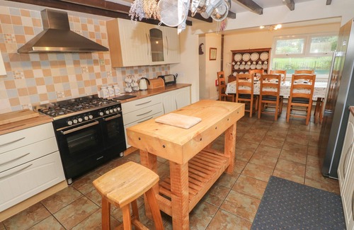 Cosheston Casa | NASH LODGE, pet friendly, country holiday cottage in Pembroke