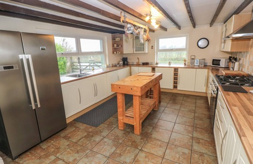Cosheston Casa | NASH LODGE, pet friendly, country holiday cottage in Pembroke