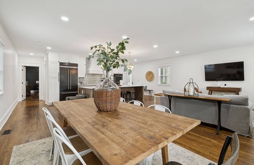 Salemtown Casa | Nash Urban Oasis w/Rooftop & Modern Amenities!