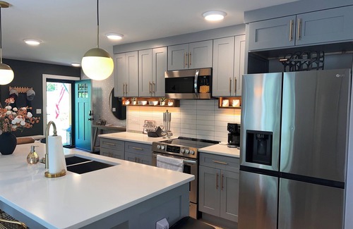 Cloverhill Casa | Nashville Carriage House - Charming comfy 4BR, 3BA w hot tub, firepit and albums